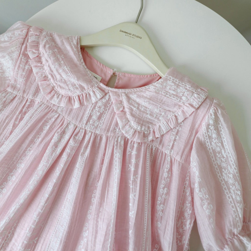 Pink collar detail